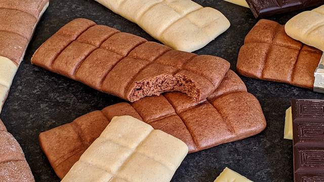 Biscuits en forme de tablettes de chocolat