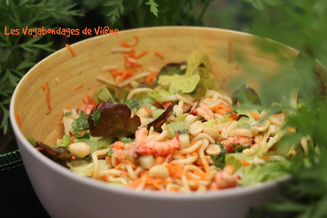 Salade écrevisses, nouilles, avocat et carottes