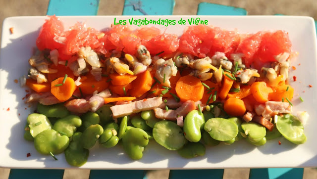 Salade de coques, lardons, pamplemousse, fèves et carottes