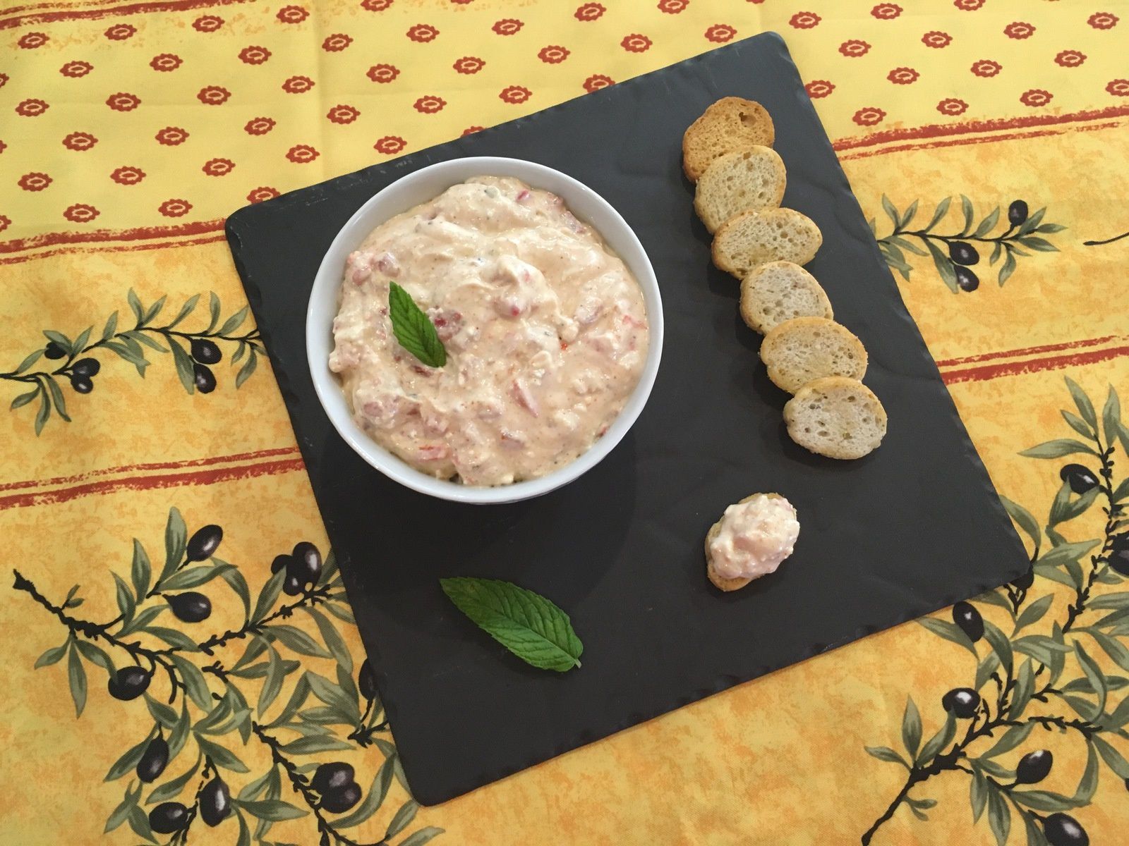 Ktipiti (poivrons, feta et yaourt), mezzés ou tartinades grecques