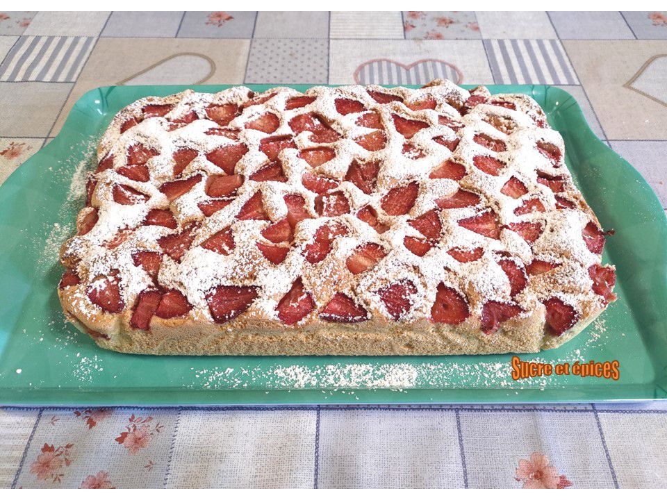 Gâteau génoise aux fraises (vidéo)