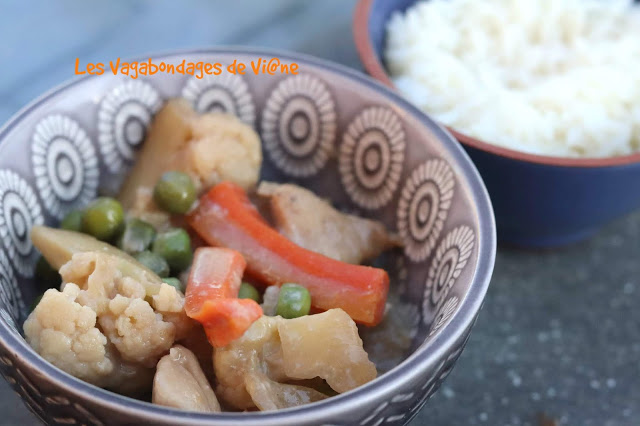 Curry poulet, chou-fleur, petits pois, carotte
