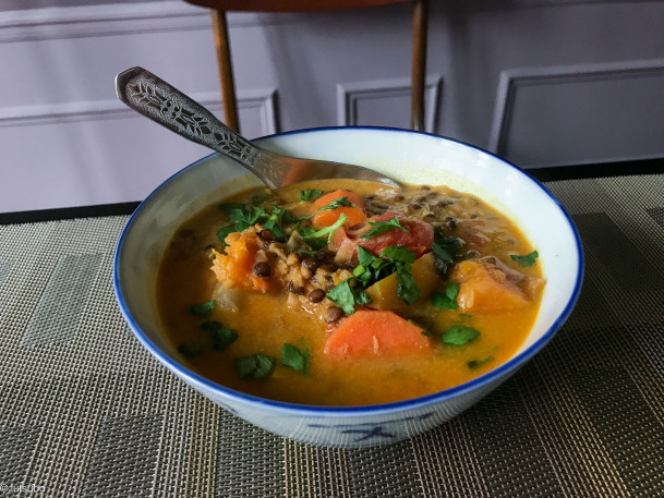 Curry thaï de lentilles aux légumes d’hiver