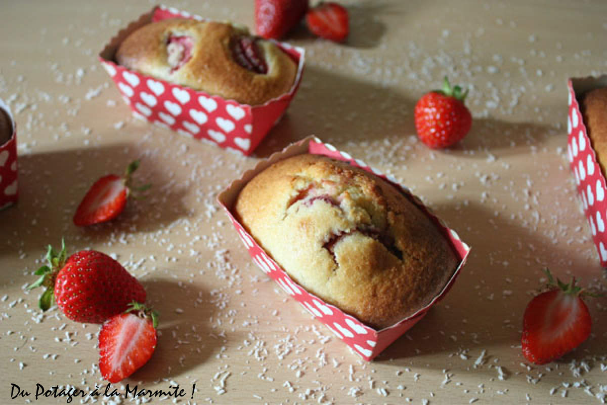 Mini-cakes aux fraises et à la noix de coco