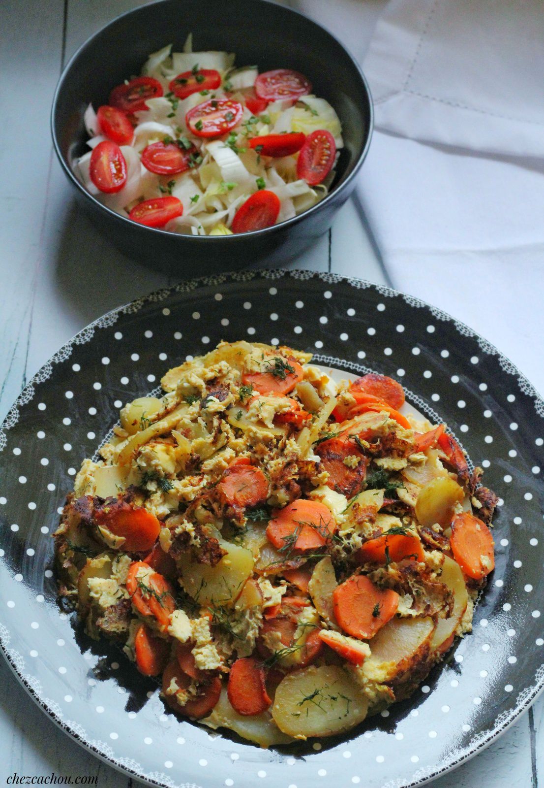 Oeufs brouillés aux pommes de terre, carottes et féta