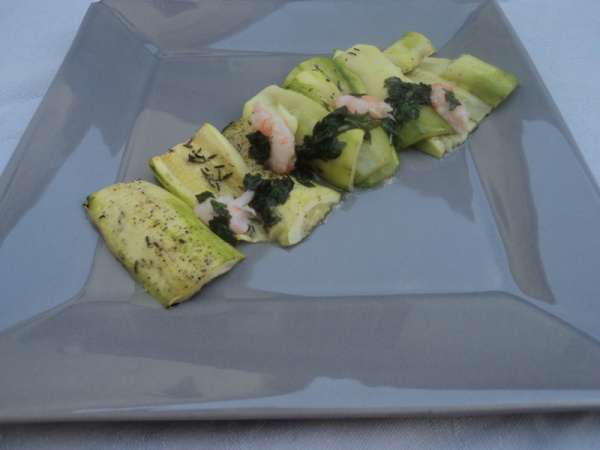 Salade de courgettes crevettes et pesto