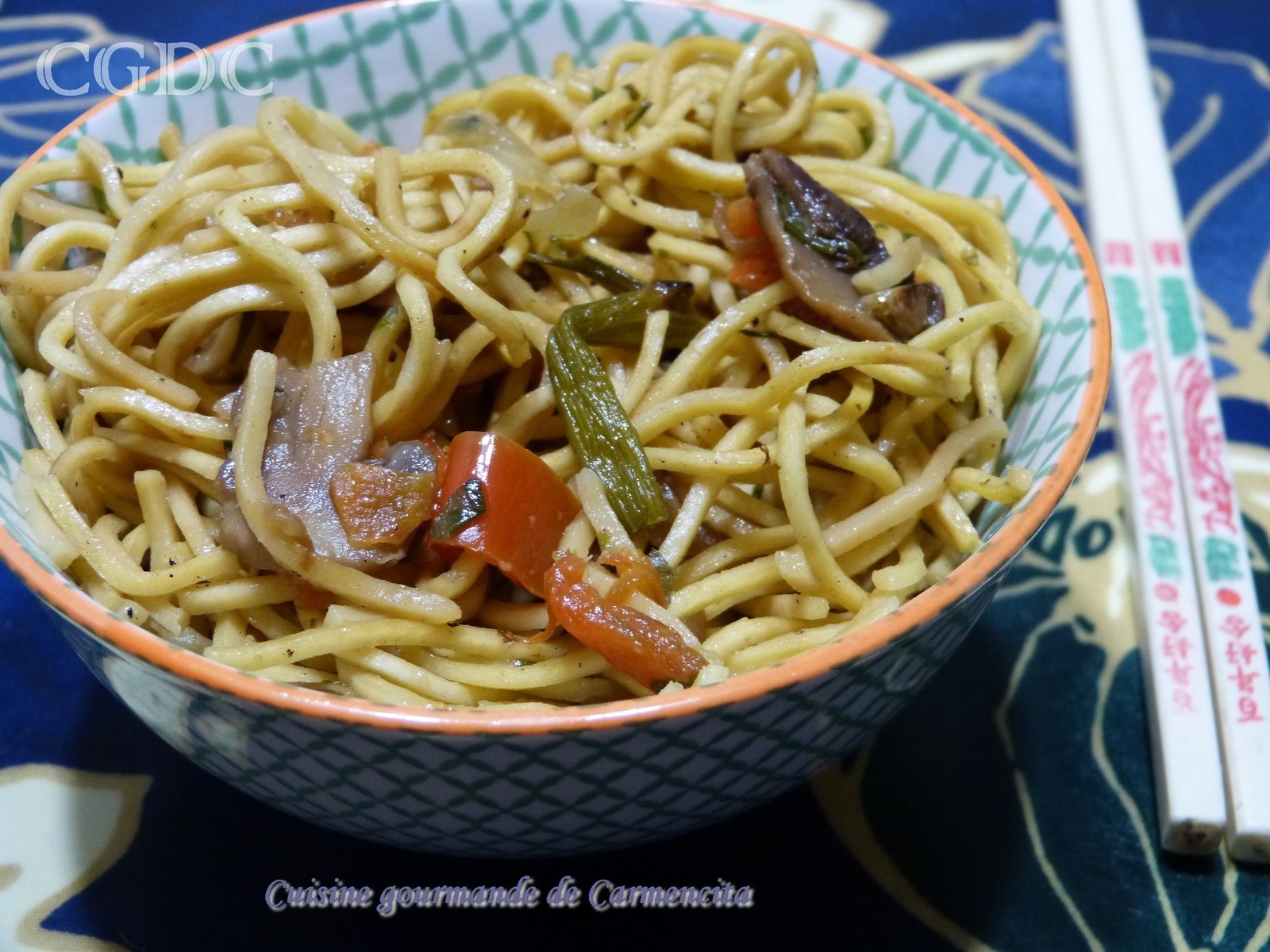 Spaghetti frais sauté aux légumes et huile de sésame