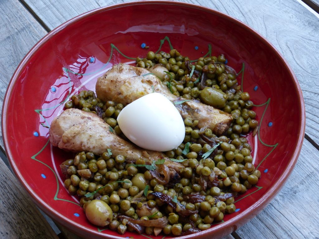 Tajine de poulet aux petits pois et olives